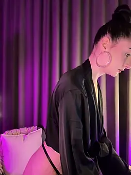 Snapshot of bigJuicyPussy chatting on February 15, 2026, 1:32 pm bigJuicyPussy online show from February 15, 2026, 1:32 pm