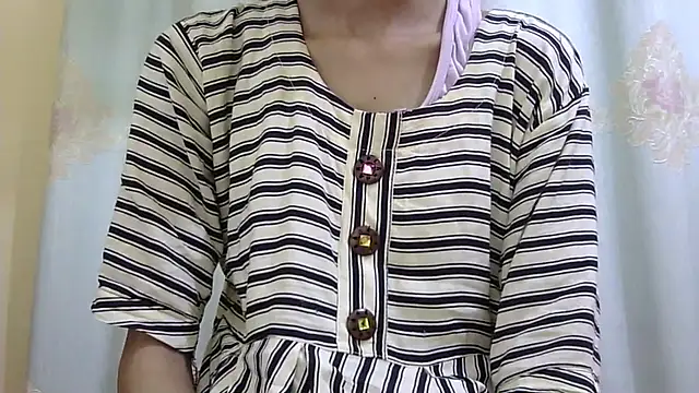 smallcuute online show from February 25, 2026, 11:48 pm