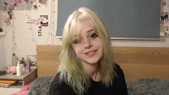 Snapshot of triplebakaaa chatting on November 17, 2025, 10:47 pm triplebakaaa online show from November 17, 2025, 10:47 pm