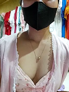 Laurie369 online show from September 12, 2025, 5:51 am