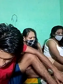 LoveOnStream online show from November 2, 2025, 3:17 pm