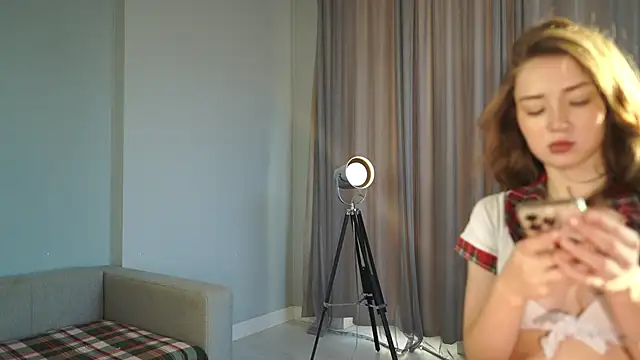 DeeannaBoera online show from November 4, 2025, 4:16 am