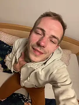 Snapshot of Skinny0150 chatting on November 18, 2025, 10:45 pm Skinny0150 online show from November 18, 2025, 10:45 pm