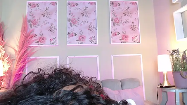 CurlyDani online show from October 24, 2025, 12:04 pm