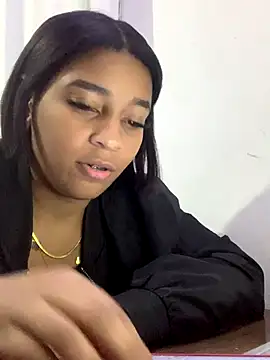 Crisschiavo online show from November 25, 2025, 1:06 am