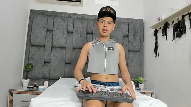 Snapshot of Felipe_Cold chatting on January 16, 2026, 2:48 am Felipe Cold online show from January 16, 2026, 2:48 am