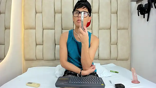 Snapshot of Felipe_Cold chatting on October 15, 2025, 2:21 am Felipe Cold online show from October 15, 2025, 2:21 am