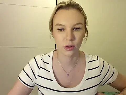 Snapshot of SadieBrilliance chatting on October 8, 2025, 6:08 pm SadieBrilliance online show from October 8, 2025, 6:08 pm
