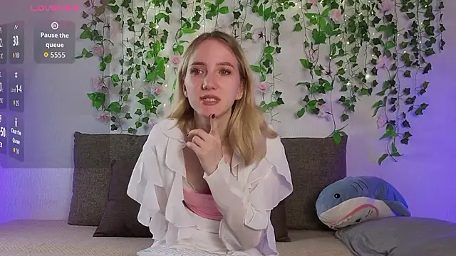 EmmaNovak online show from March 28, 2026, 9:16 pm