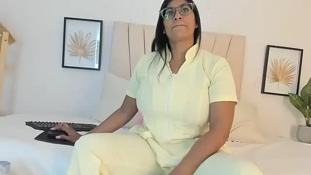  Miaa khalifa  online show from February 11, 2026, 12:38 pm