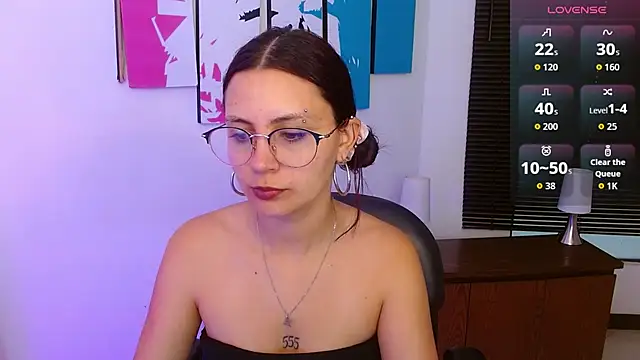 AlanaGarcia19 online show from October 16, 2025, 11:51 am