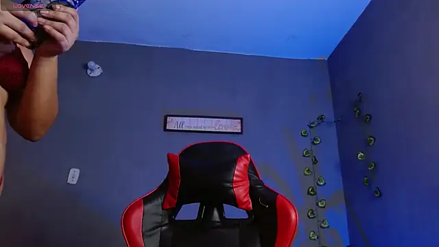 isa salvatore  online show from September 24, 2025, 6:03 pm