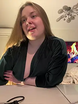 DeniMilkyyyyy online show from May 20, 2026, 5:21 pm