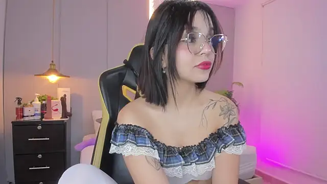 Snapshot of Clara_Luu chatting on February 4, 2026, 2:50 am Clara Luu online show from February 4, 2026, 2:50 am