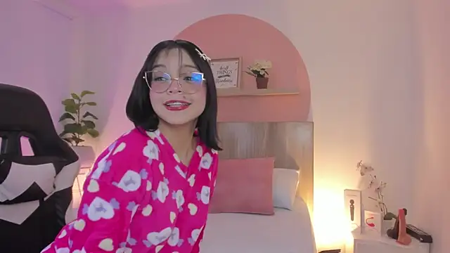 Snapshot of Clara_Luu chatting on February 8, 2026, 3:04 am Clara Luu online show from February 8, 2026, 3:04 am