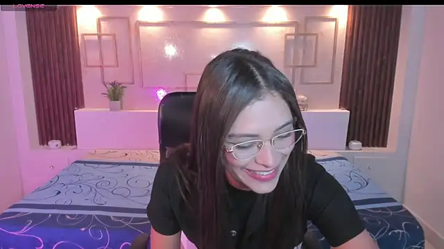 Hannacooper3 online show from November 20, 2025, 8:31 pm