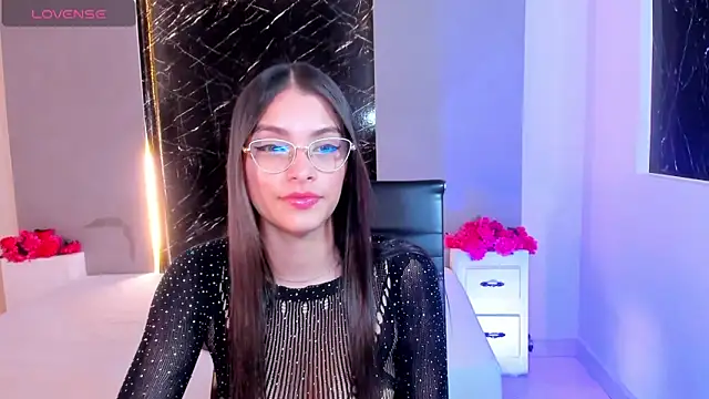 Hannacooper3 online show from September 18, 2025, 8:12 pm