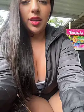 Isaa-Sweet online show from April 16, 2026, 9:39 pm