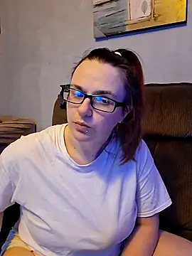 queenpeaches121 online show from March 9, 2026, 11:08 pm