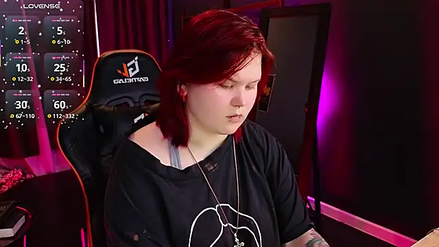 fillisfox  online show from November 11, 2025, 3:40 pm