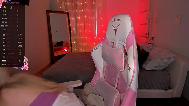 AnyaTaylor  online show from November 6, 2025, 8:29 am