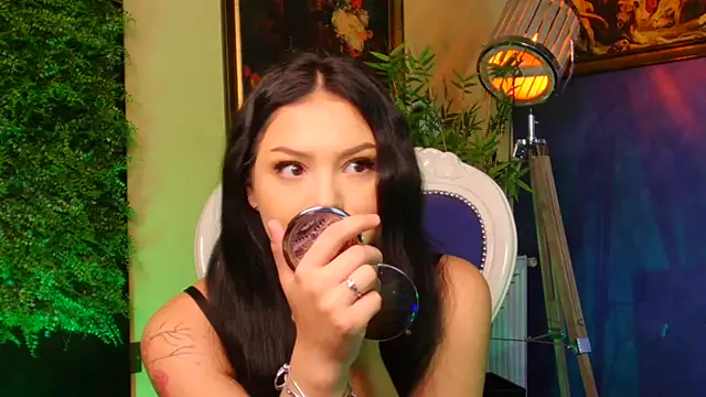 Snapshot of loewec chatting on September 29, 2025, 5:58 am loewec online show from September 29, 2025, 5:58 am