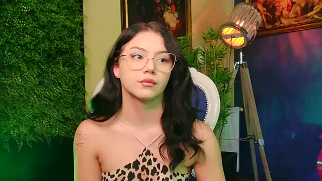 Snapshot of loewec chatting on September 15, 2025, 6:03 am loewec online show from September 15, 2025, 6:03 am