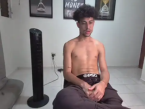 Dollarhot30 online show from February 1, 2026, 7:39 am