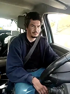 twitshe online show from November 3, 2025, 1:15 pm