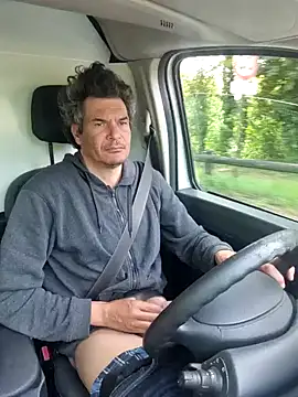 twitshe online show from April 20, 2026, 1:35 pm