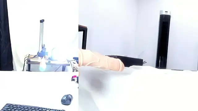 Snapshot of _Lia__Stone chatting on February 19, 2026, 7:55 pm Lia Stone online show from February 19, 2026, 7:55 pm