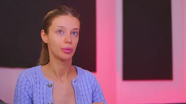 EllieRedd online show from January 14, 2026, 4:38 am