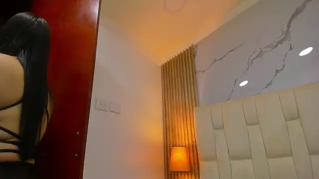 CharlotteSchmidtt online show from April 17, 2026, 11:35 am