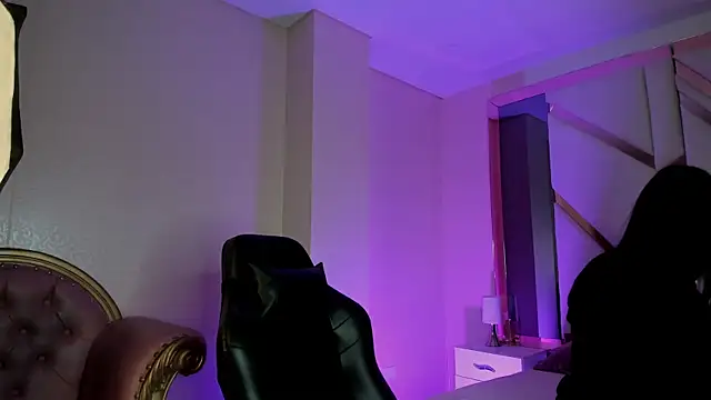 EmmaStonns online show from September 10, 2025, 1:21 pm