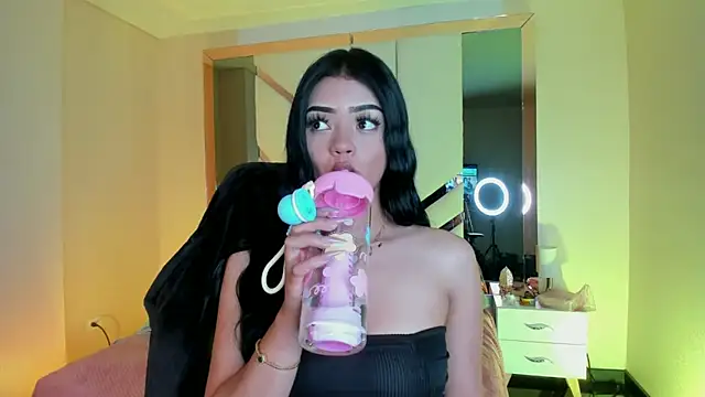 EmmaStonns online show from November 3, 2025, 3:37 pm