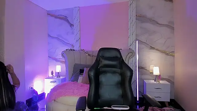 EmmaStonns online show from April 13, 2026, 2:32 pm