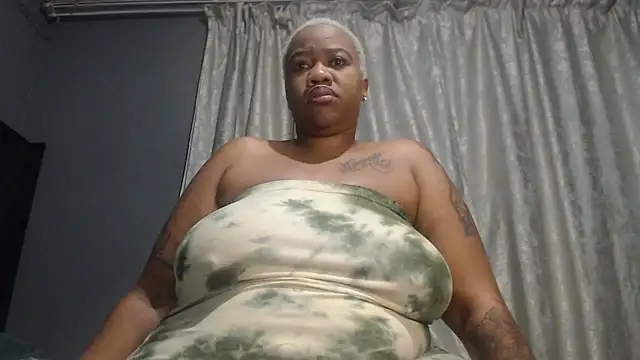 SEXYHUGEASS21 online show from April 8, 2026, 3:30 am