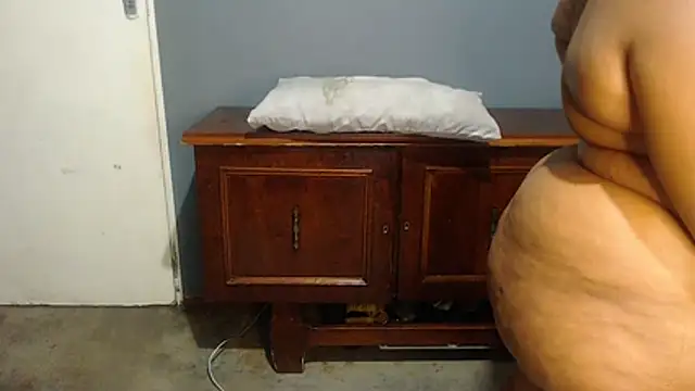 Snapshot of SEXYHUGEASS21 chatting on December 19, 2025, 4:53 pm SEXYHUGEASS21 online show from December 19, 2025, 4:53 pm