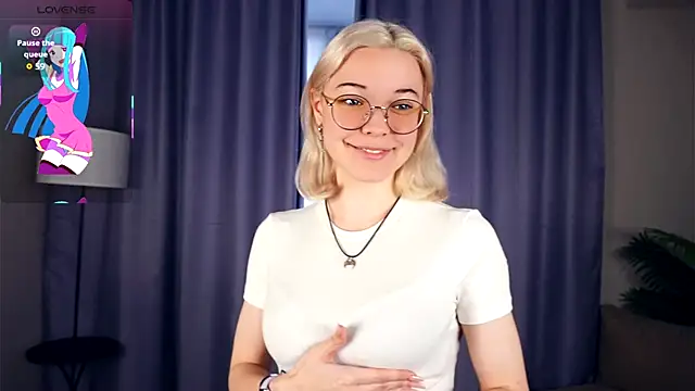 EdaKirkIin online show from November 17, 2025, 5:44 am