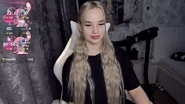 KiraKrox online show from November 18, 2025, 9:18 pm