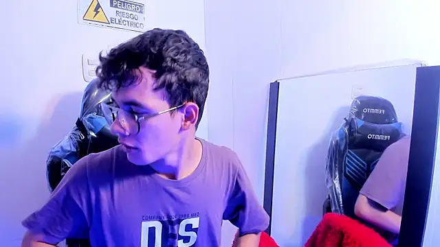 Snapshot of LittleMax23 chatting on September 12, 2025, 12:05 pm LittleMax23 online show from September 12, 2025, 12:05 pm