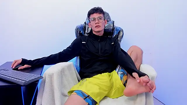 Snapshot of LittleMax23 chatting on November 5, 2025, 6:55 pm LittleMax23 online show from November 5, 2025, 6:55 pm