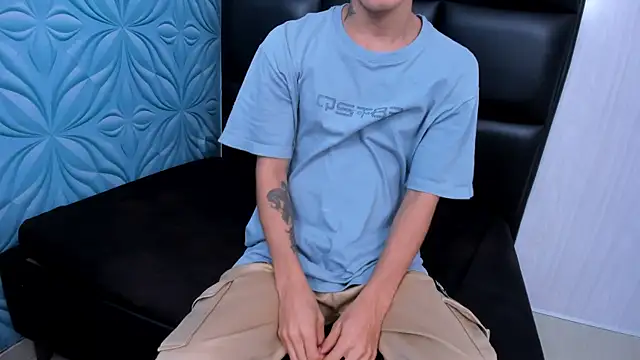 Snapshot of LittleMax23 chatting on October 11, 2025, 12:06 pm LittleMax23 online show from October 11, 2025, 12:06 pm