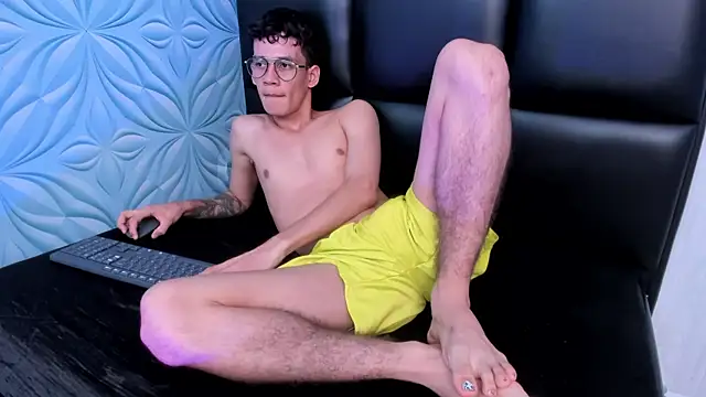 Snapshot of LittleMax23 chatting on October 10, 2025, 11:55 am LittleMax23 online show from October 10, 2025, 11:55 am