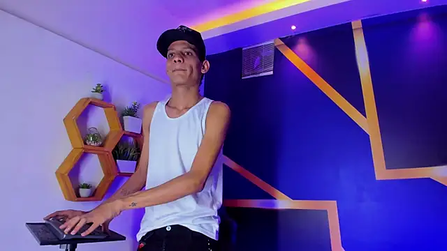 Snapshot of imperial_boys chatting on September 23, 2025, 4:30 am imperial boys online show from September 23, 2025, 4:30 am