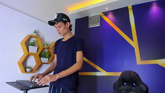 Snapshot of imperial_boys chatting on September 15, 2025, 4:02 am imperial boys online show from September 15, 2025, 4:02 am