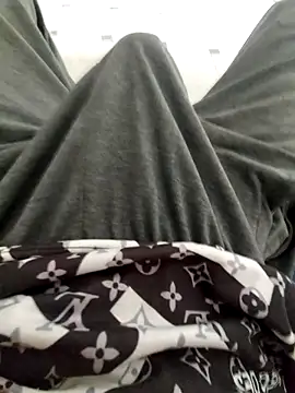 RaoufDz17cm online show from September 25, 2025, 9:59 am