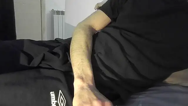 RaoufDz17cm online show from April 16, 2026, 9:39 pm