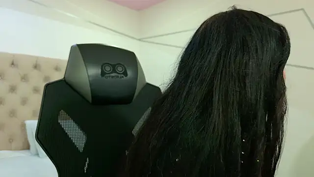 ChannelWhite  online show from February 5, 2026, 7:53 pm