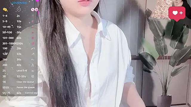 LINNIE05 online show from December 2, 2025, 9:22 am